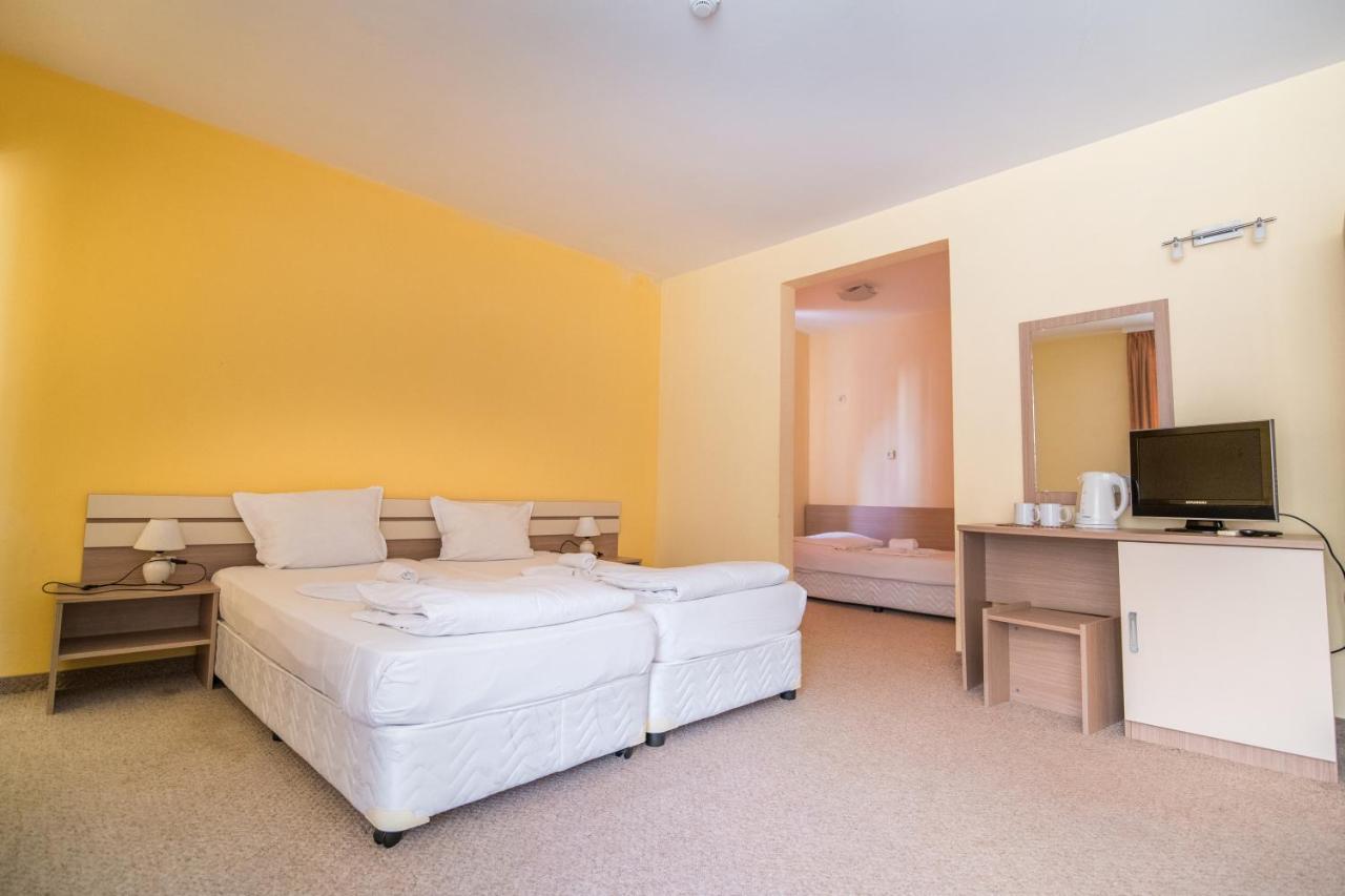 Тропикана Hotel Primorsko Buitenkant foto