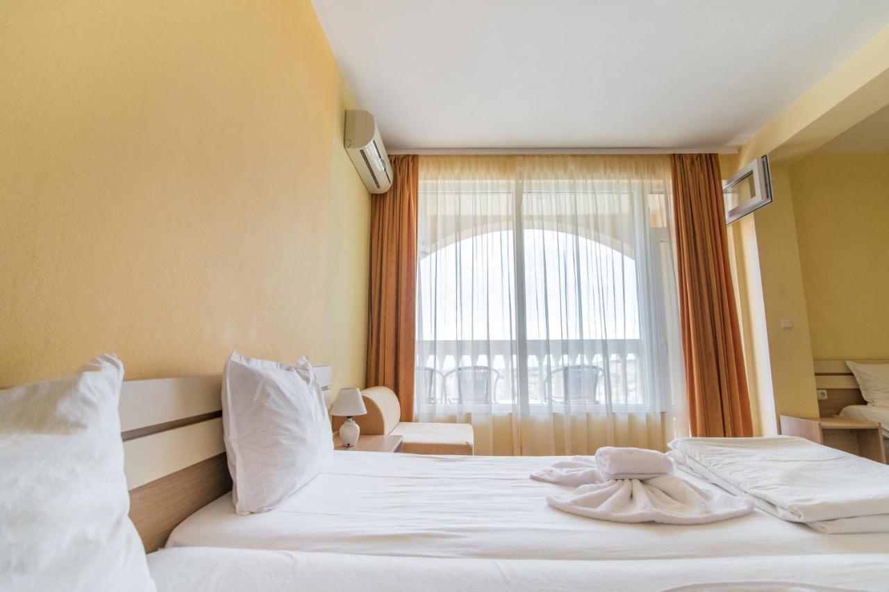 Тропикана Hotel Primorsko Buitenkant foto