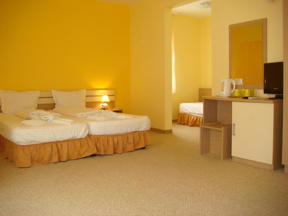 Тропикана Hotel Primorsko Buitenkant foto