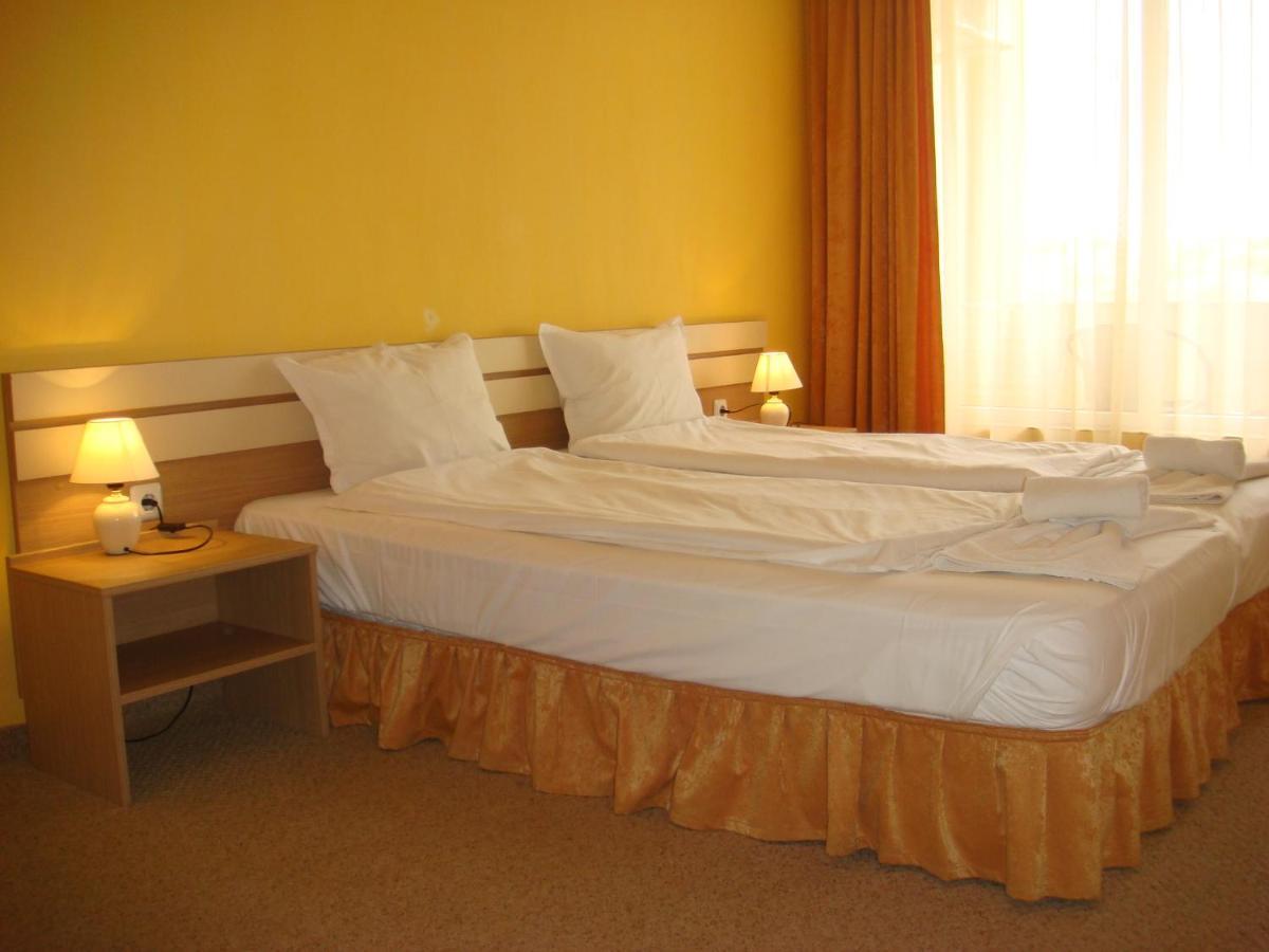 Тропикана Hotel Primorsko Buitenkant foto