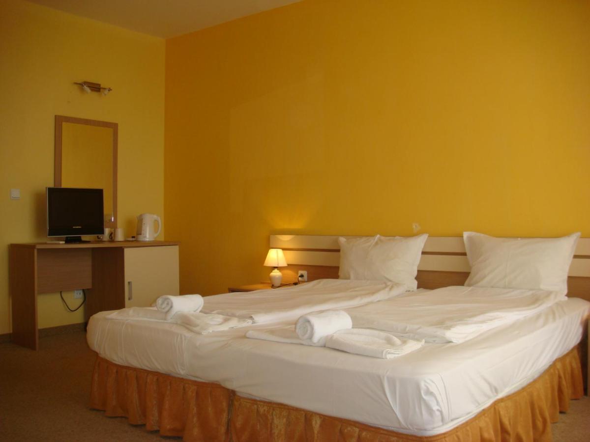 Тропикана Hotel Primorsko Buitenkant foto